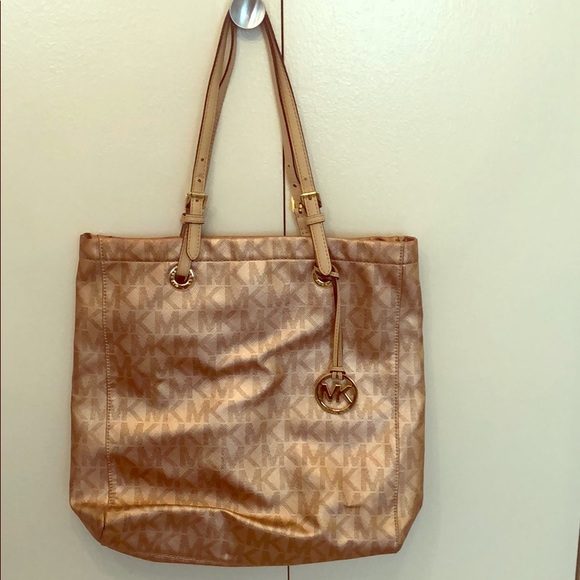 michael kors rose gold tote